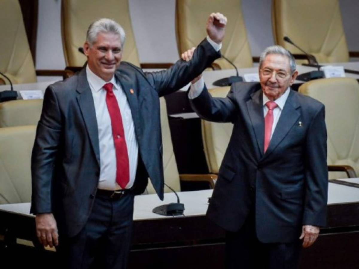 Raúl Castro sale pero el castrismo queda con Díaz-Canel en Cuba