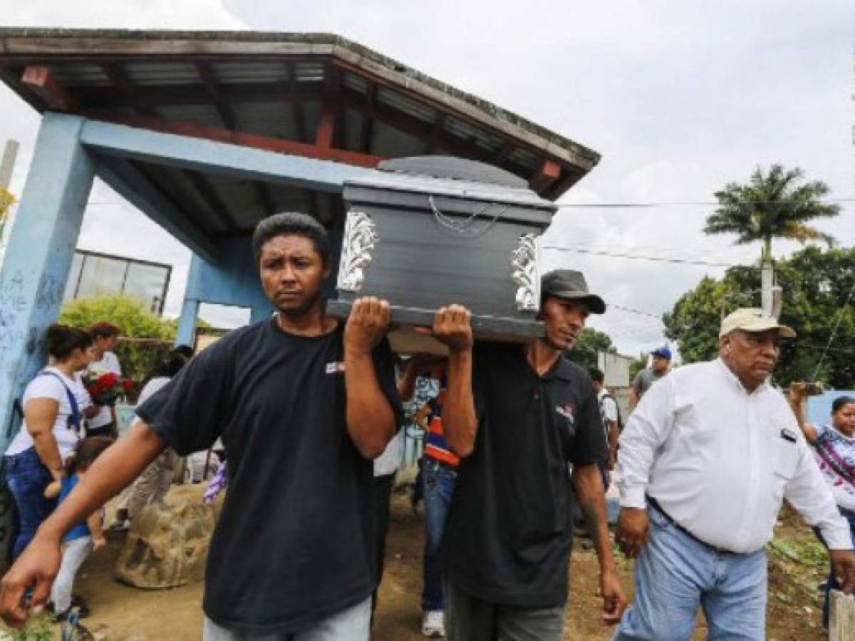 Lágrimas y dolor en marcha contra asesinato de mujeres en Nicaragua