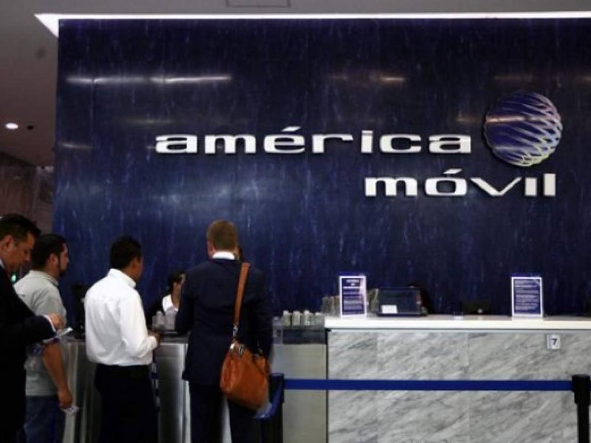 Fitch baja la calificación de América Móvil