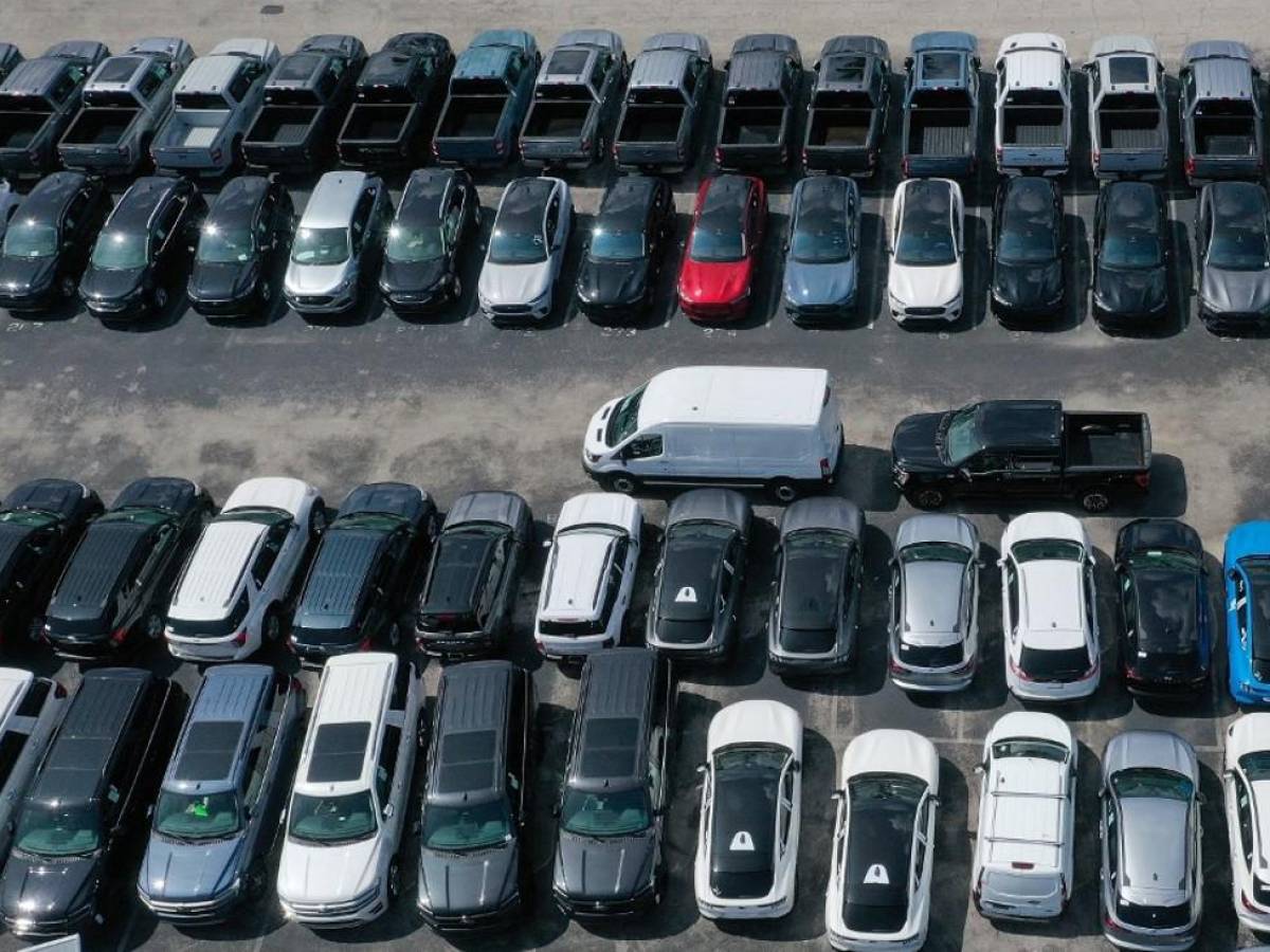 Empleados ratifican acuerdos sindicales con tres mayores fabricantes de autos en EEUU