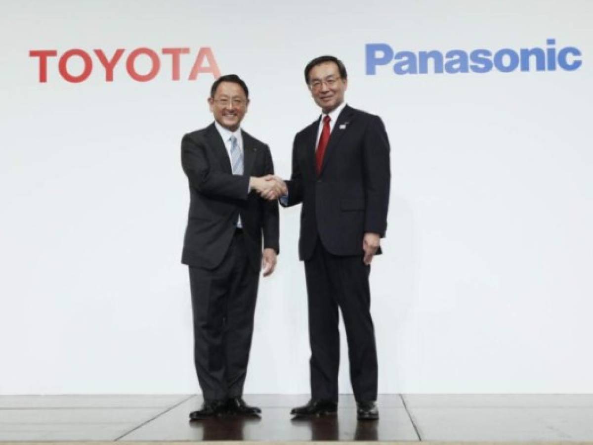 Toyota y Panasonic firman alianza para producir baterías en carros eléctricos