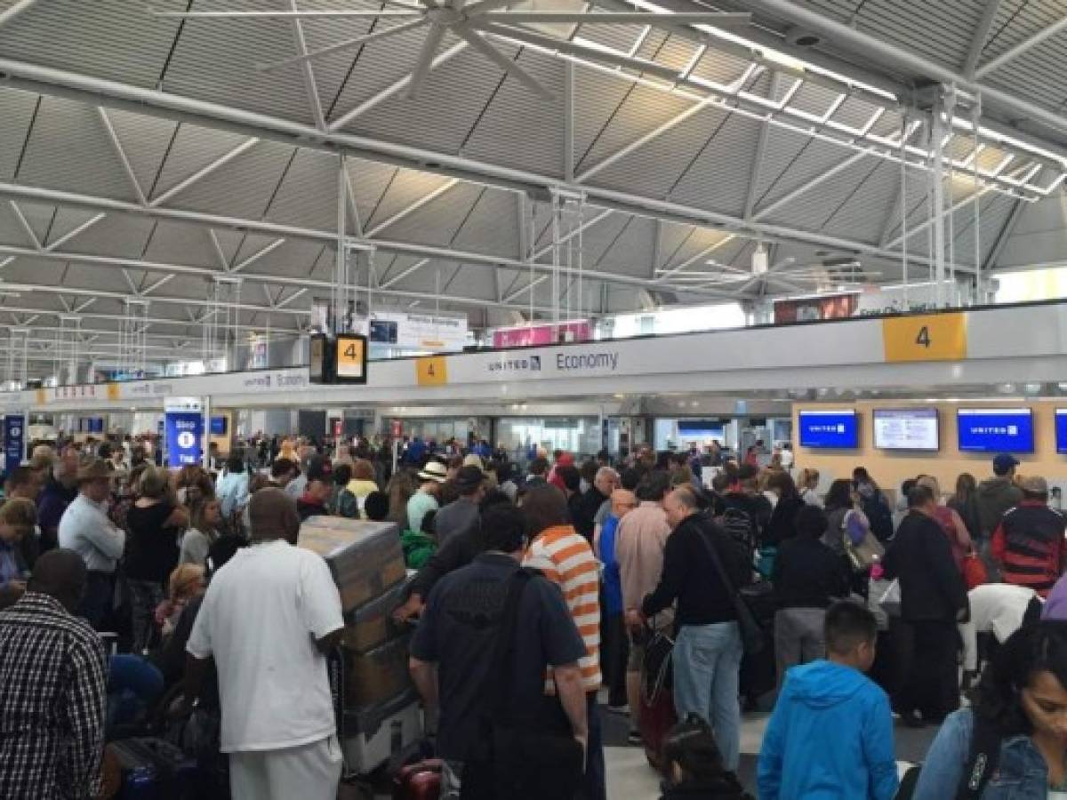 Fallos informáticos colapsan Bolsa de Nueva York y United Airlines