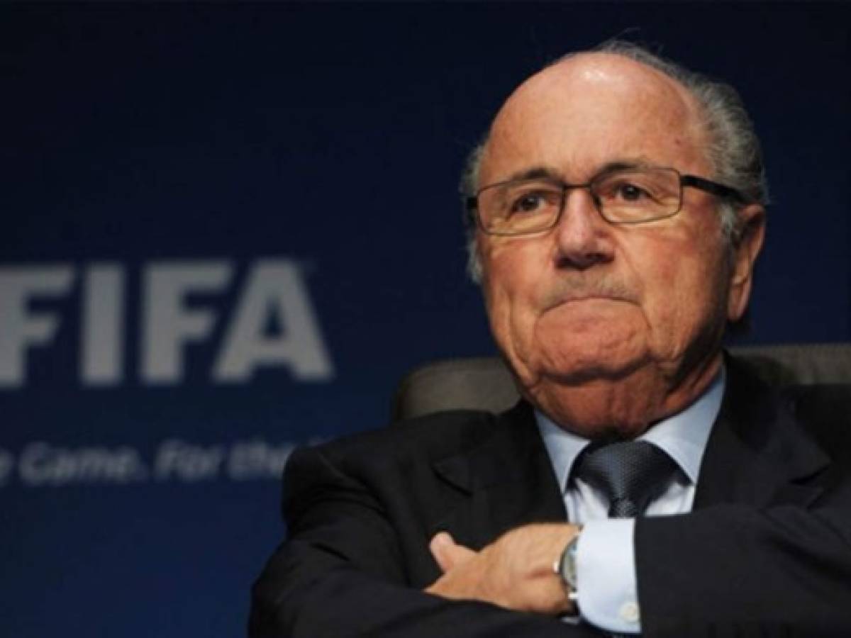 Blatter apela la ‘tarjeta roja’ impuesta por FIFA