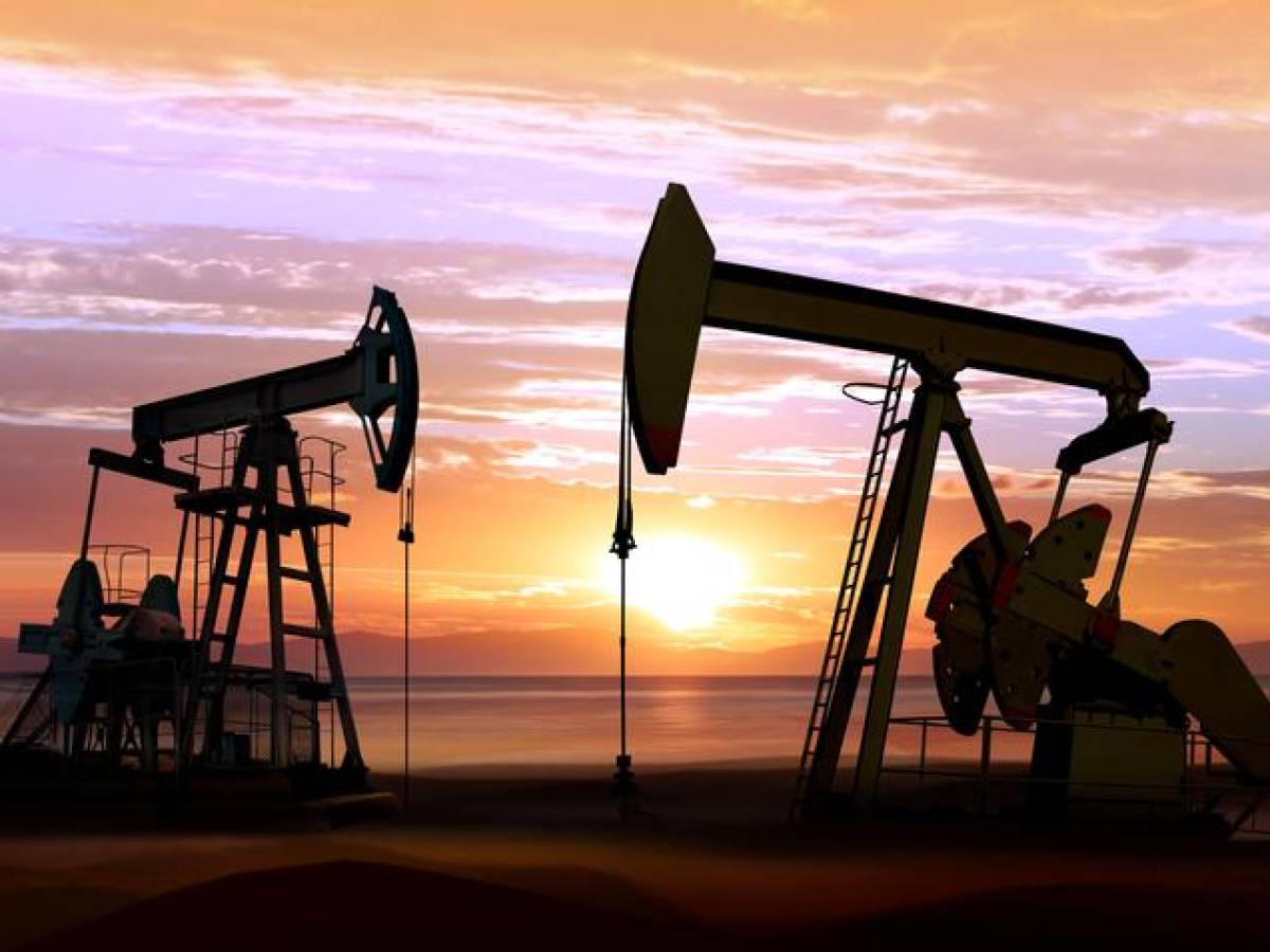 El petróleo cae por las preocupaciones sobre lo que hará la Fed y la OPEP