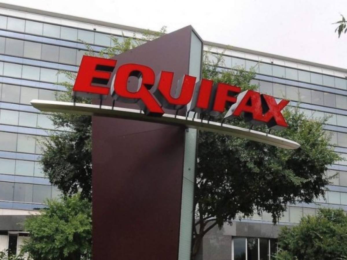 Renuncia el CEO de Equifax tras escándalo por hackeo