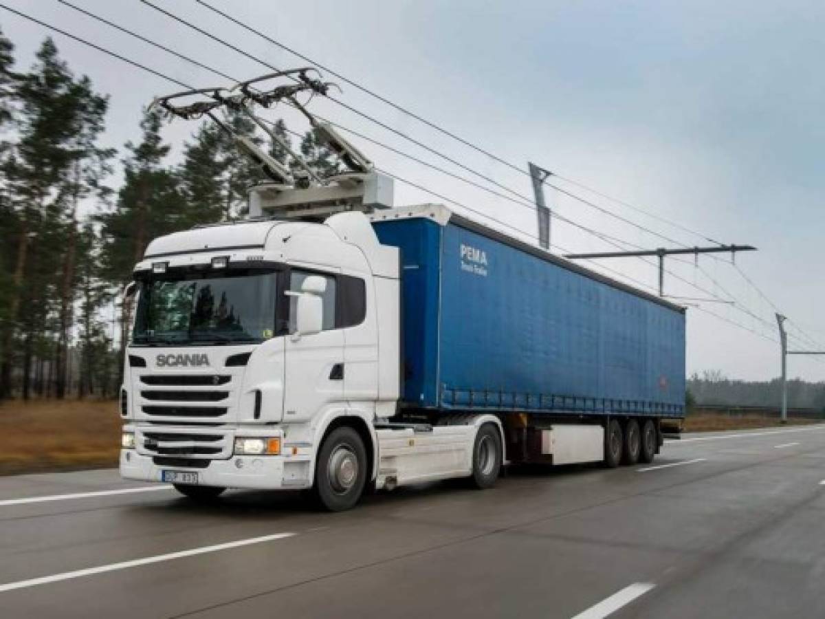 Alemania inaugura la primera autopista eléctrica para camiones híbridos