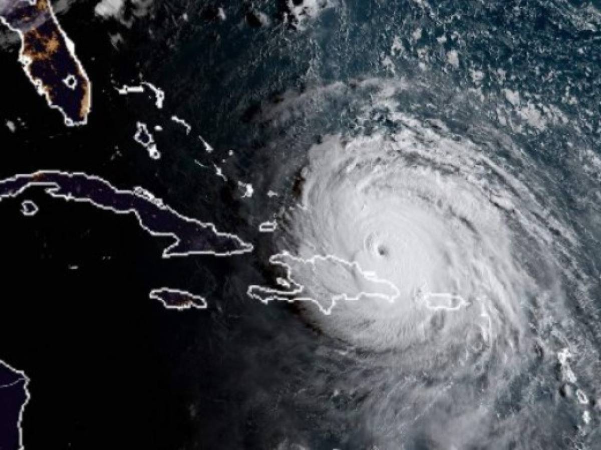 El huracán Irma lleva muerte y destrucción al Caribe, en trayectoria a la Florida