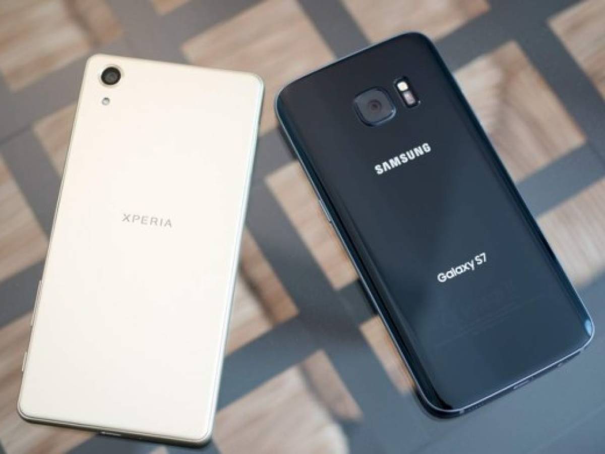 ¿Por qué Sony y Samsung cierran sus fábricas de móviles de China?