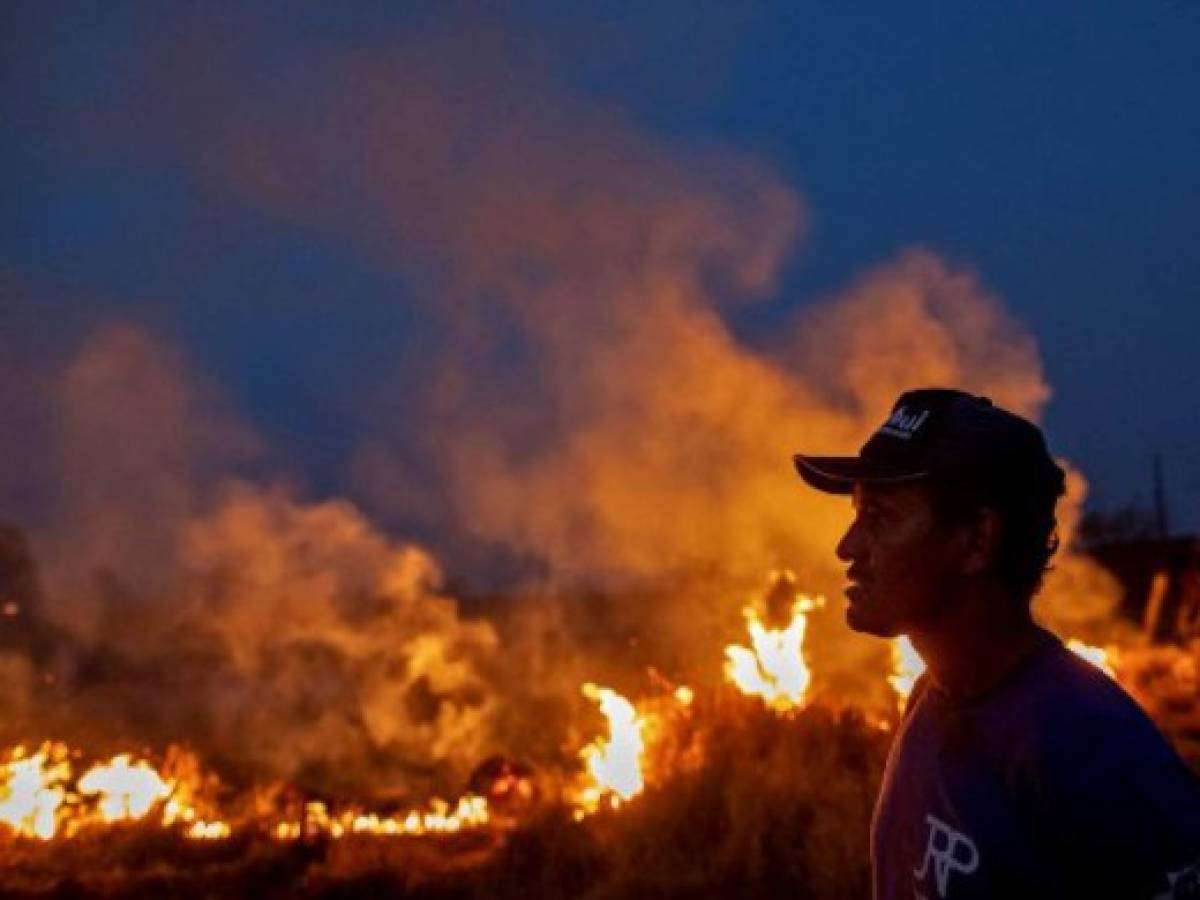 Bolsonaro alista tropas para combatir los incendios en la Amazonía