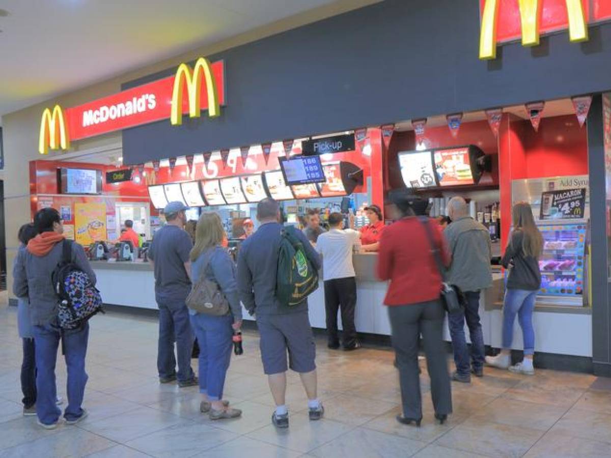 McDonald’s planea recortes de empleos en medio de la expansión