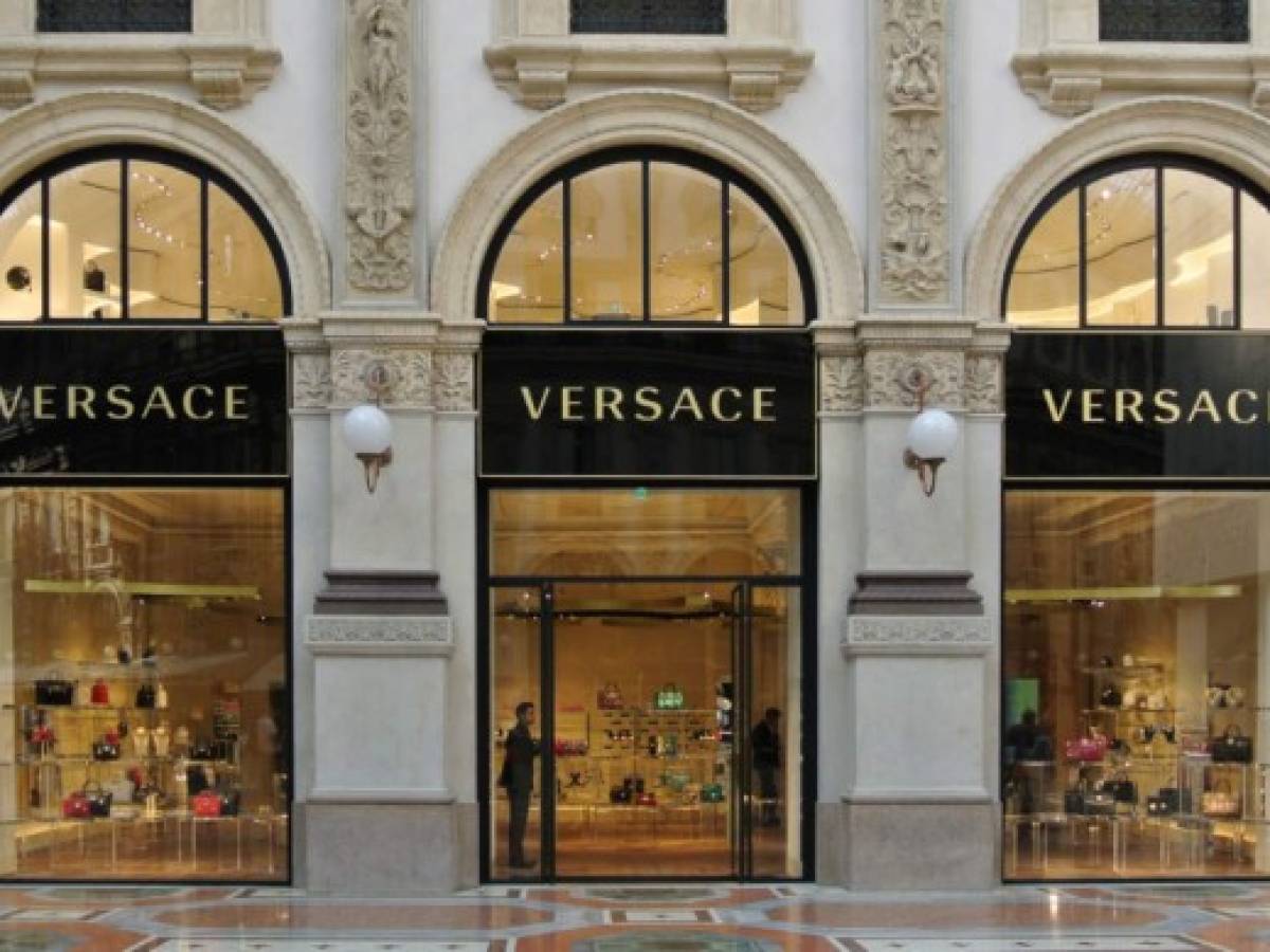 Michael Kors a punto de comprar a Versace por US$2.000 millones