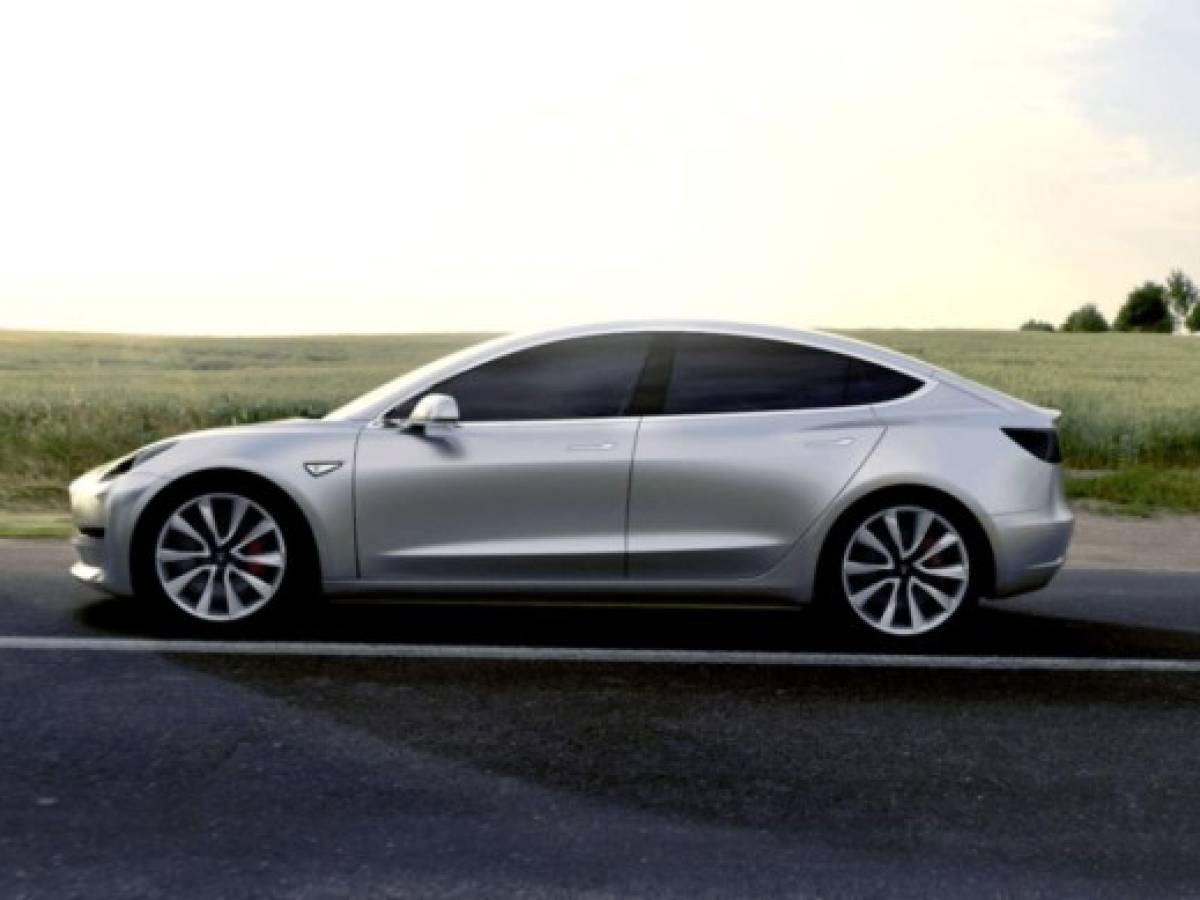 Elon Musk apuesta por fabricar el Tesla Model 3 sin humanos