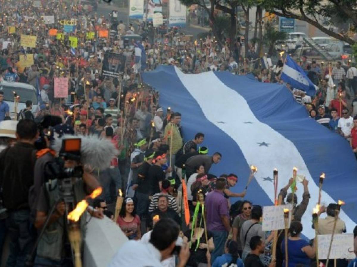 Análisis: Honduras, gestión de una crisis con horizonte incierto