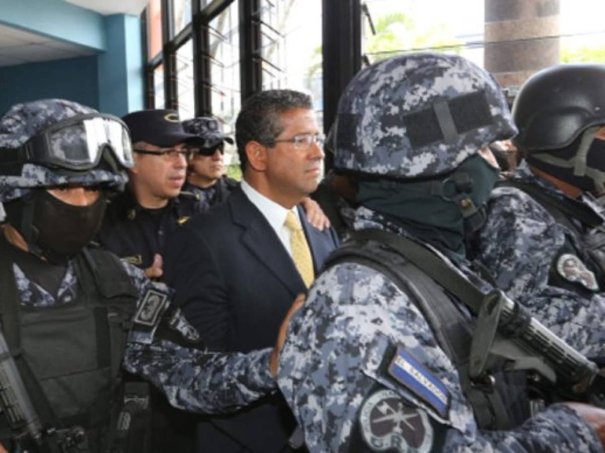 Expresidente Flores vuelve a prisión en espera de juicio