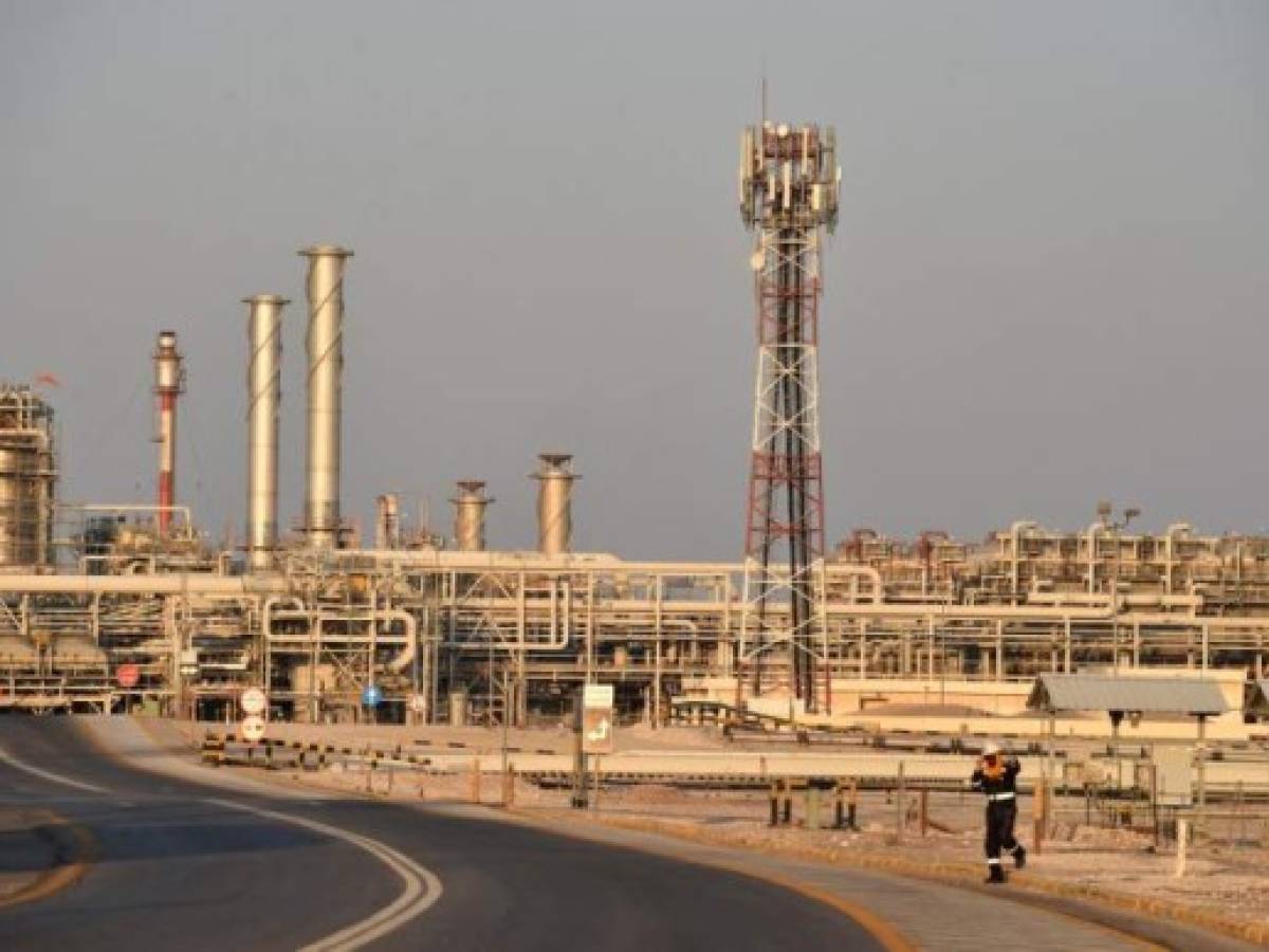 A general view of Saudi Aramco's Abqaiq oil processing plant on September 20, 2019. - Saudi Arabia said on September 17 its oil output will return to normal by the end of September, seeking to soothe rattled energy markets after attacks on two instillations that slashed its production by half. The strikes on Abqaiq - the world's largest oil processing facility - and the Khurais oil field in eastern Saudi Arabia roiled energy markets and revived fears of a conflict in the tinderbox Gulf region. (Photo by Fayez Nureldine / AFP)