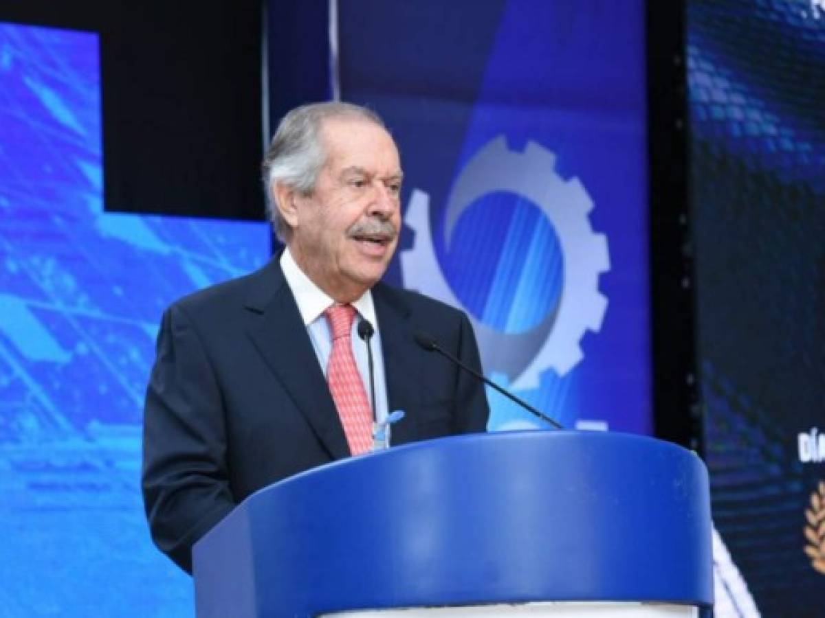 El Salvador: Entregan premio al 'Industrial del Año' a Ricardo Sagrera, presidente de Hilasal