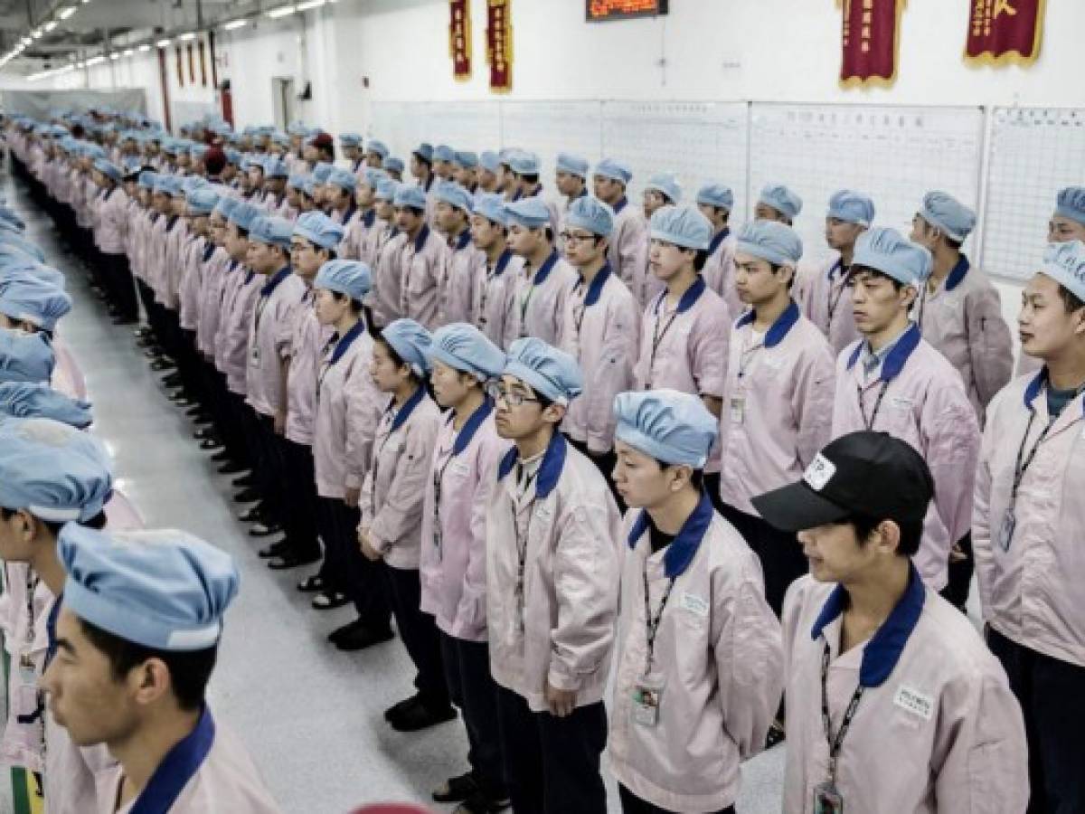 ONG denuncia trabajo forzoso de estudiantes en subcontratistas de Apple en China