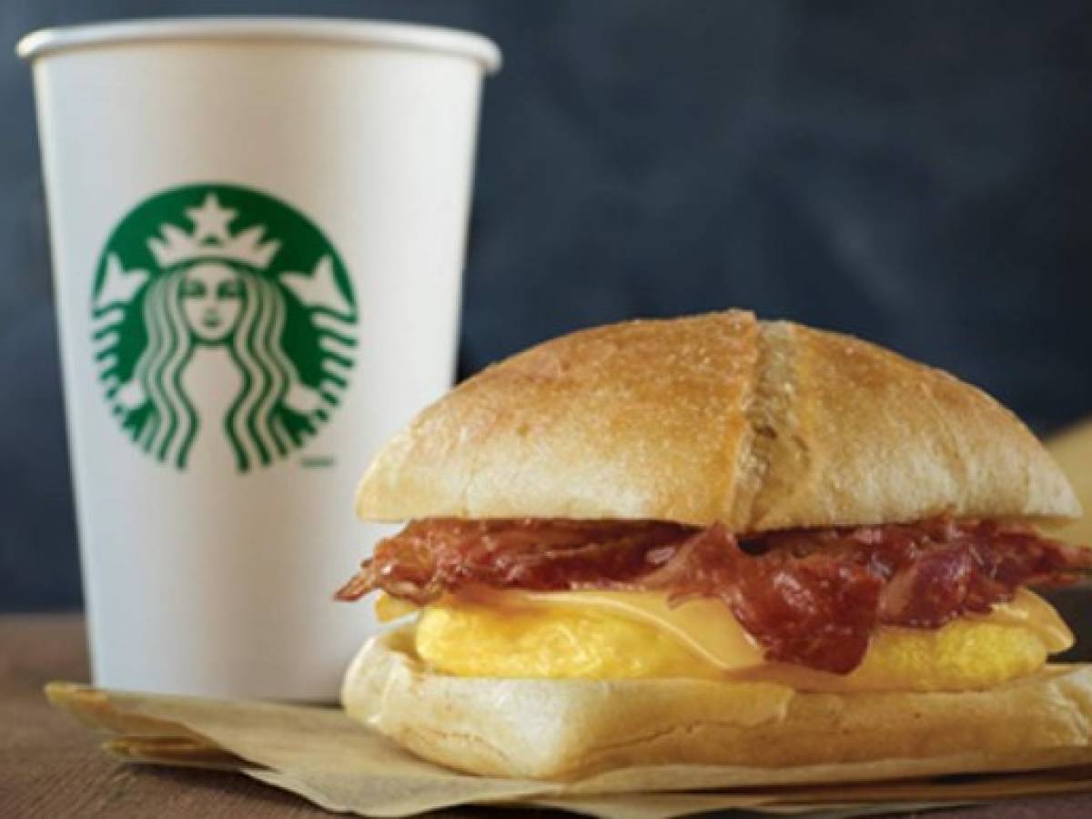 Más presión sobre Starbucks para que mejore oferta de comida