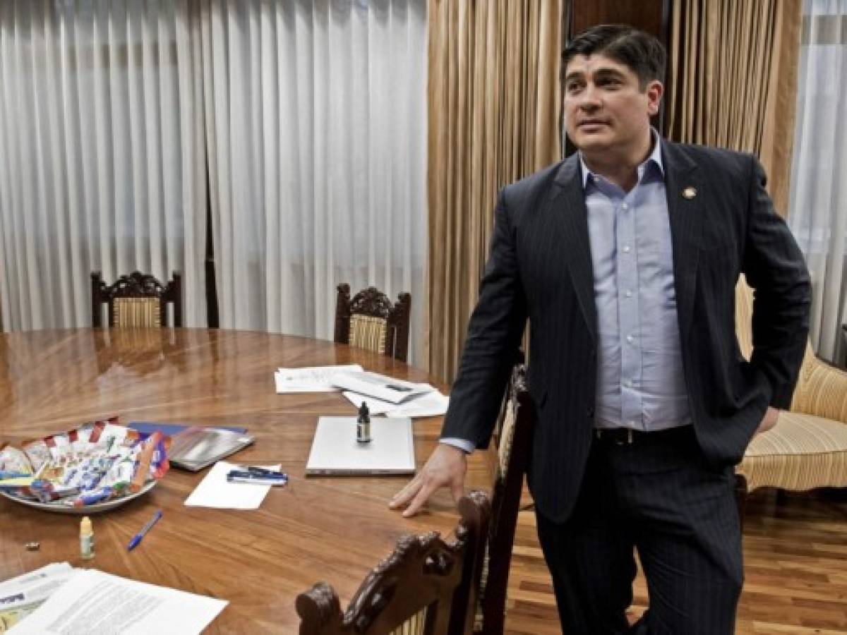 Presidente de Costa Rica reduce su salario ante crisis por covid-19