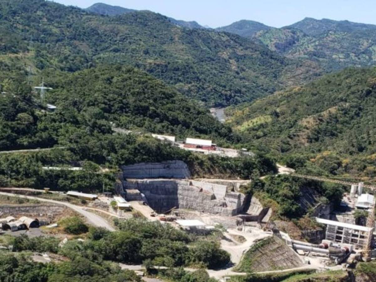 El Salvador: Gobierno evalúa suspender la construcción de hidroeléctrica