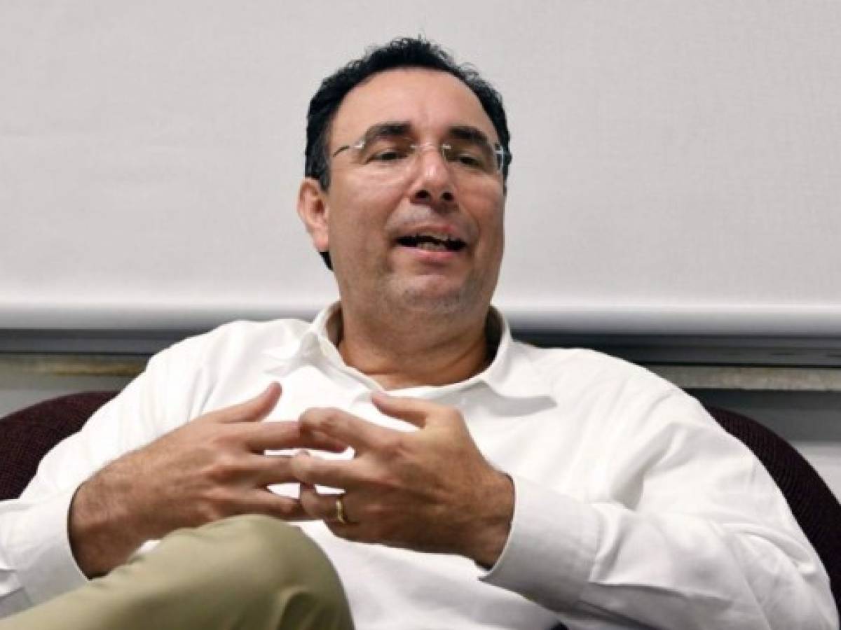 Elección en Honduras: Luis Zelaya, el académico que busca la presidencia