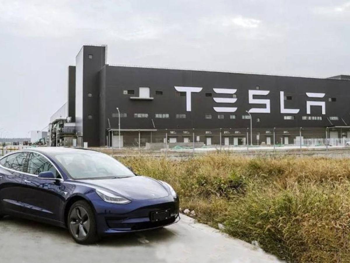Tesla abre su primera fábrica en Europa
