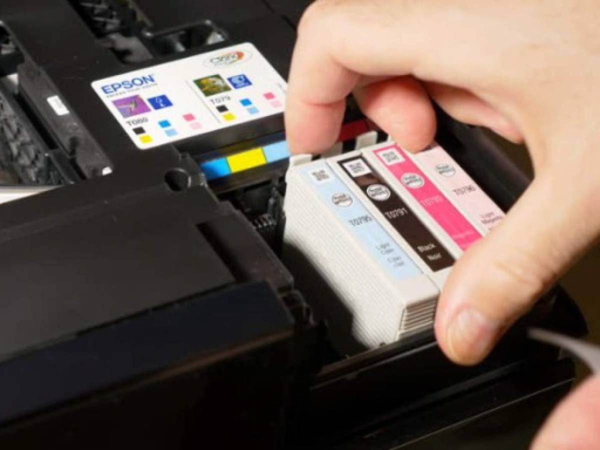 Francia investiga a Epson por 'obsolescencia programada' (Apple, en la mira)