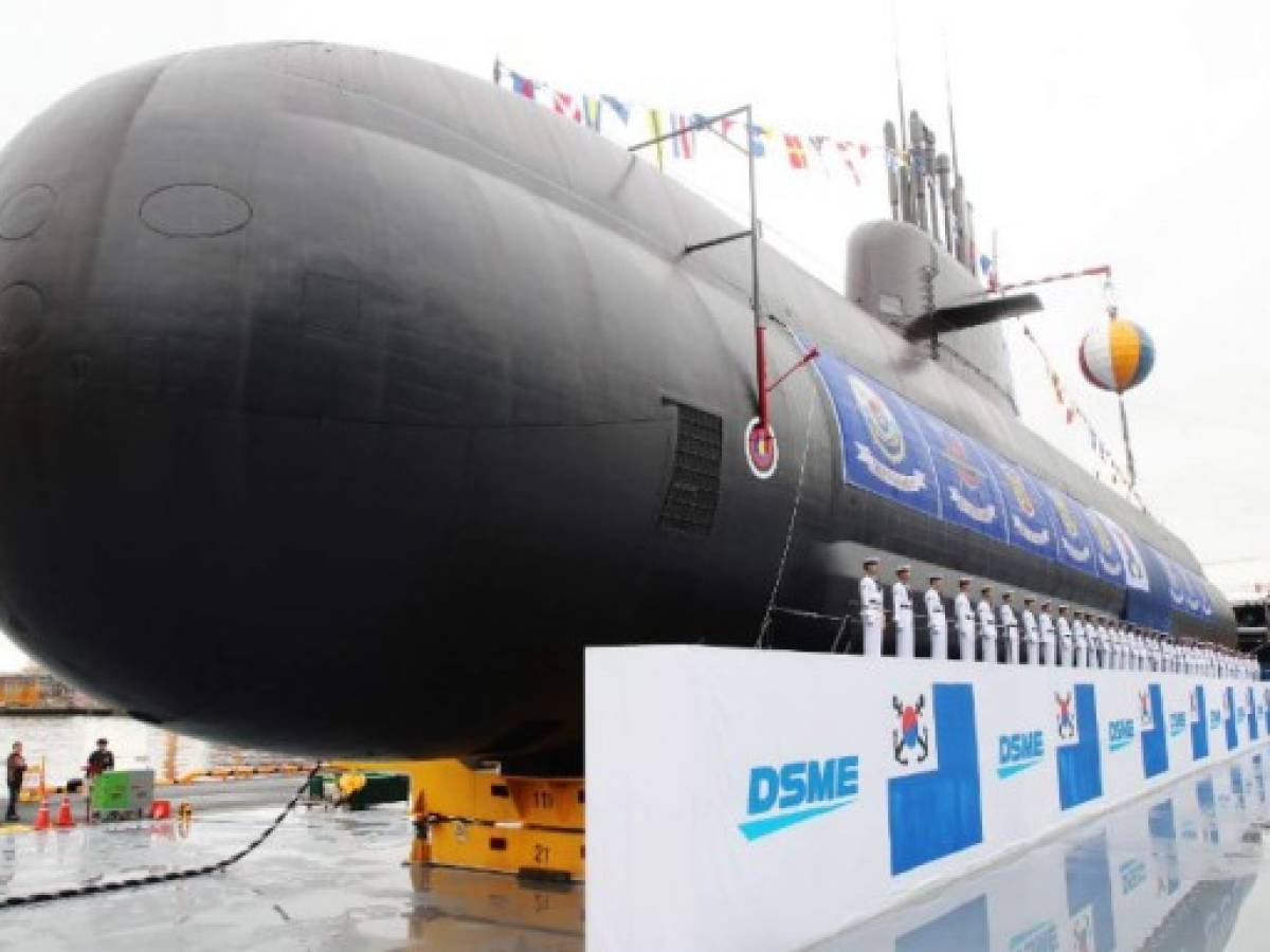 Corea del sur lanza su primer submarino con misiles