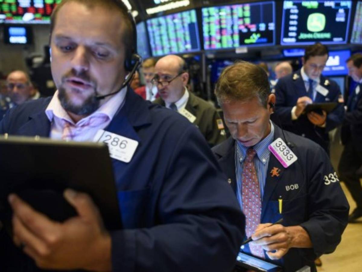 Wall Street cerró con leve alza estimulada por Caterpillar y Boeing