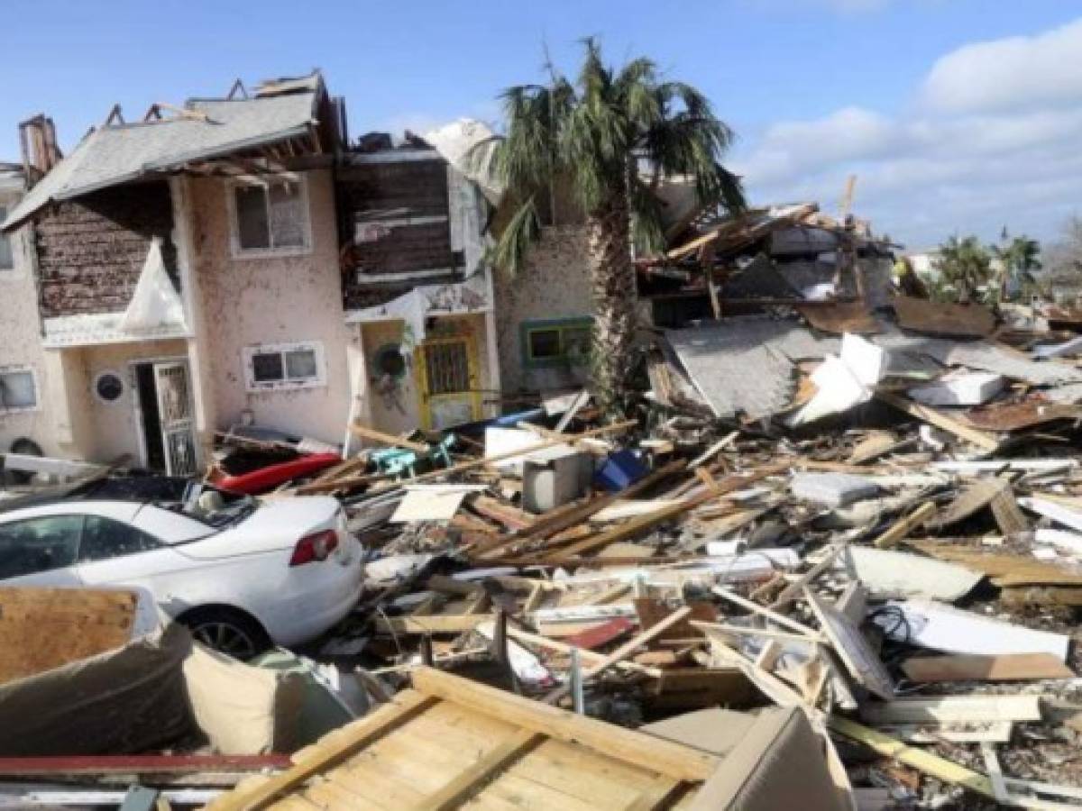 Inmigrantes hondureños reconstruyen Florida, tras huracán Michael
