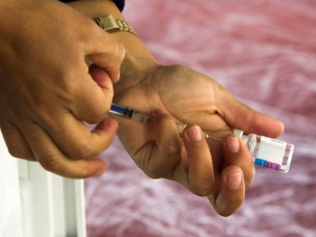 FDA quiere dos meses de seguimiento antes de aprobar vacuna contra covid-19