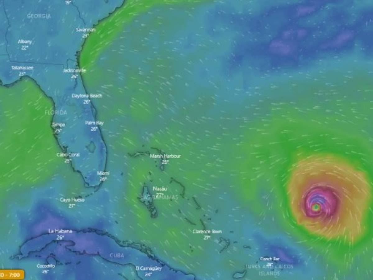 Florida y Georgia se preparan para llegada de Dorian como huracán de categoría 4