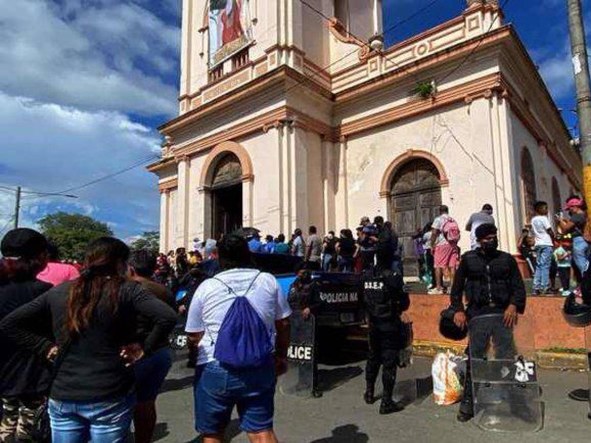 Daniel Ortega ordena a la policía que no salgan los santos a las calles de Nicaragua