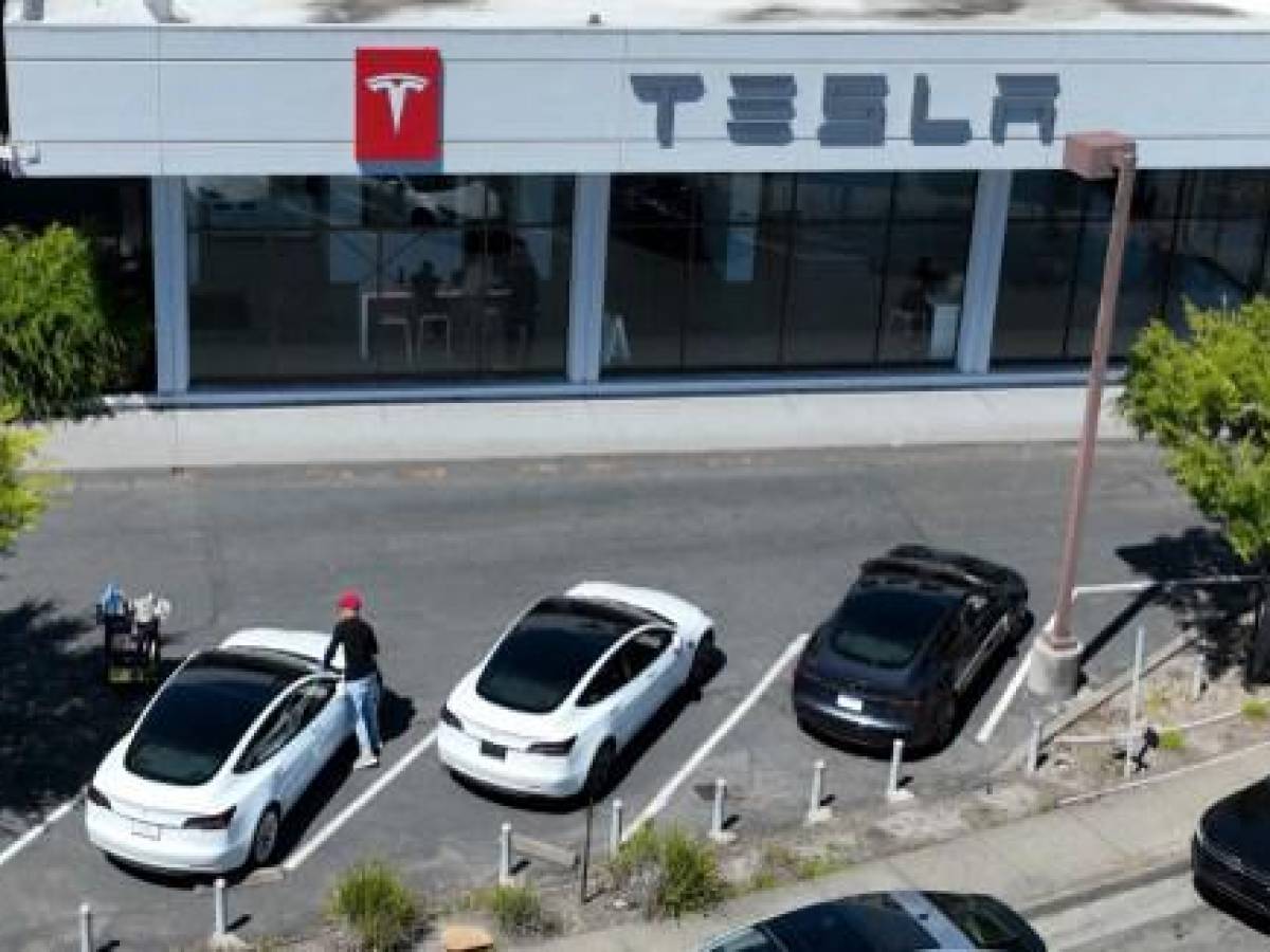 Tesla suprime casi 200 puestos en oficina de California