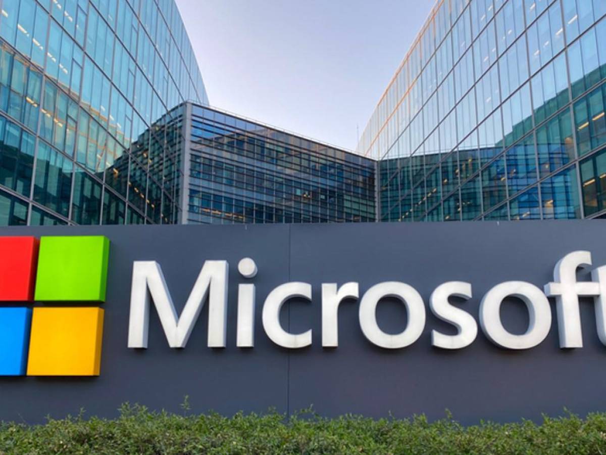 CEO de Microsoft dice que los gigantes tecnológicos luchan por contenido para construir IA