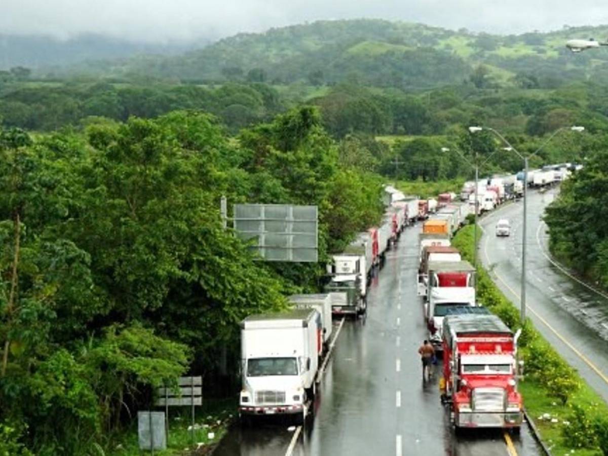 Empresarios de Centroamérica preocupados por situación del transporte en Panamá