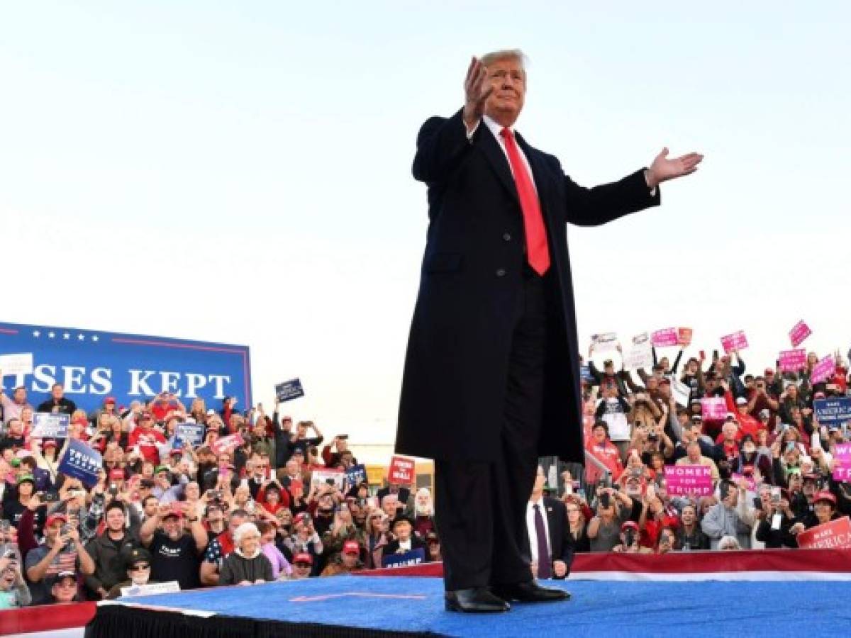 Trump apela al auge económico y al miedo a los inmigrantes en recta final electoral