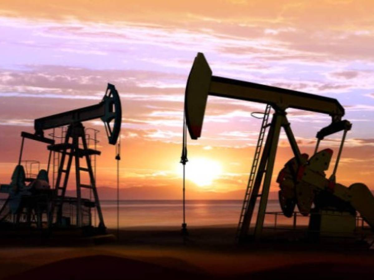El petróleo se dispara por el regreso de las sanciones de EEUU a Irán
