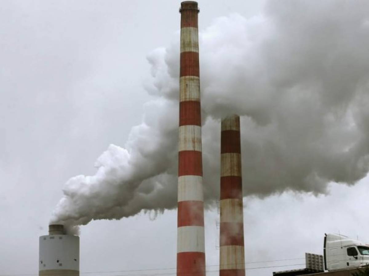 Francia aprueba ley para reducir a cero las emisiones netas de CO2