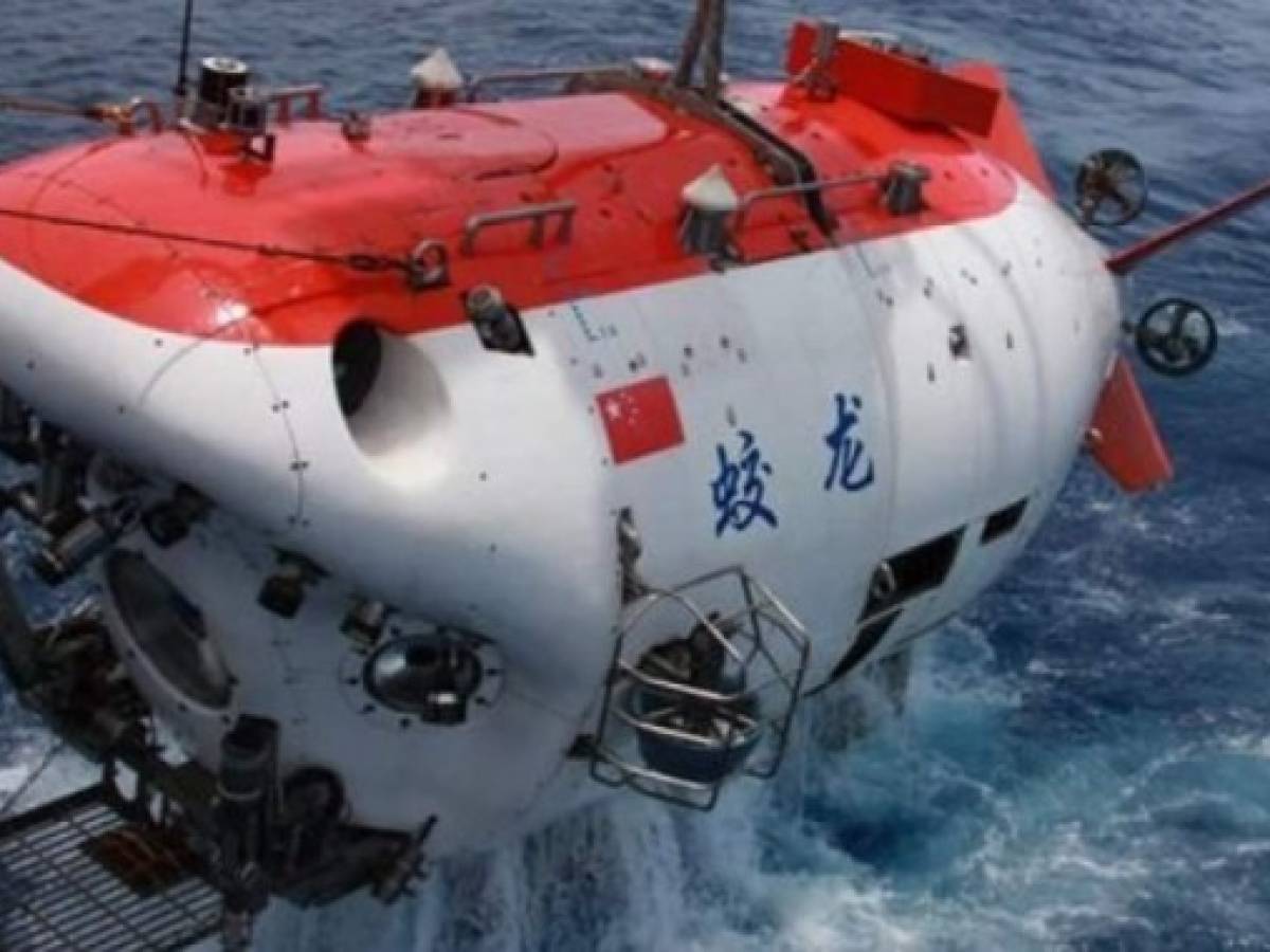 Sumergible chino tripulado baja a más de 10.000 metros en el oceáno Pacífico