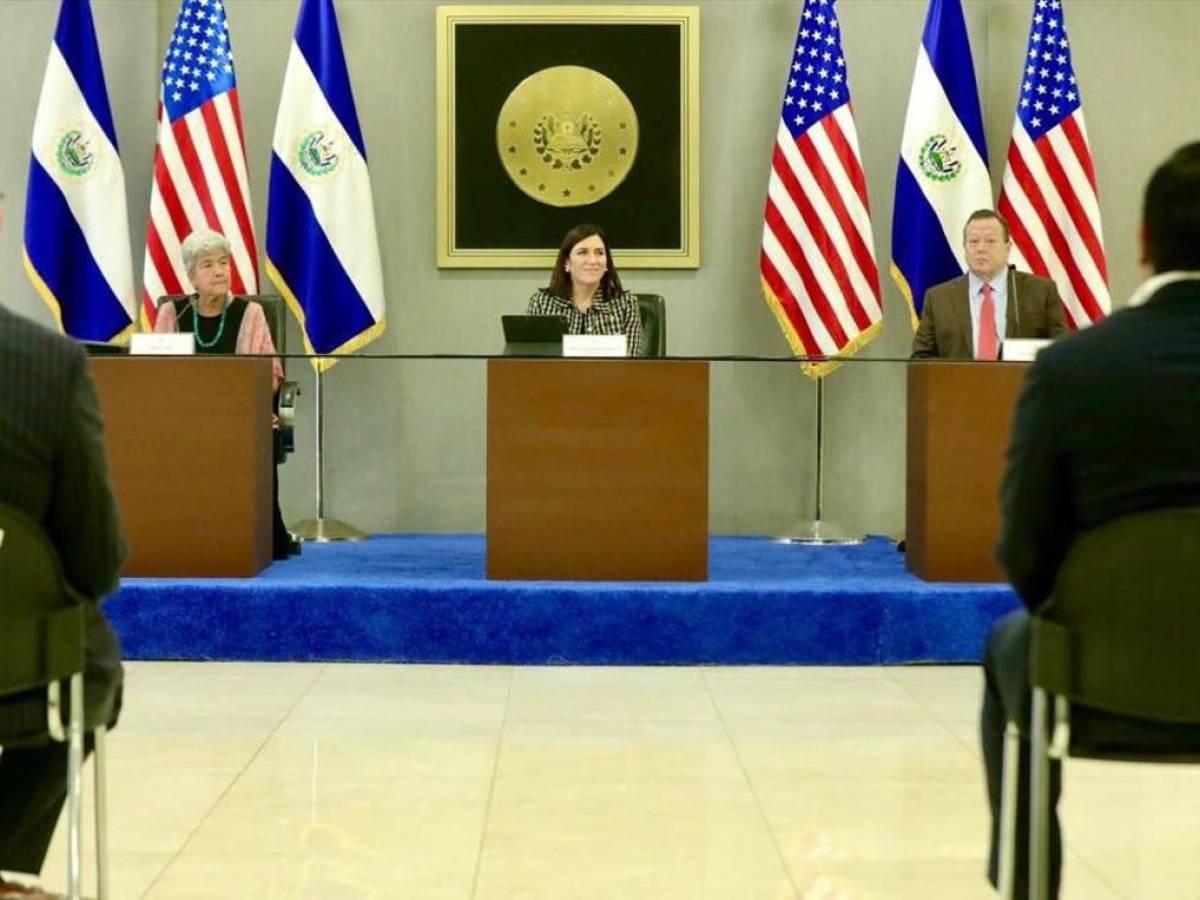 EEUU promete ayudar a El Salvador a convertirse en centro tecnológico