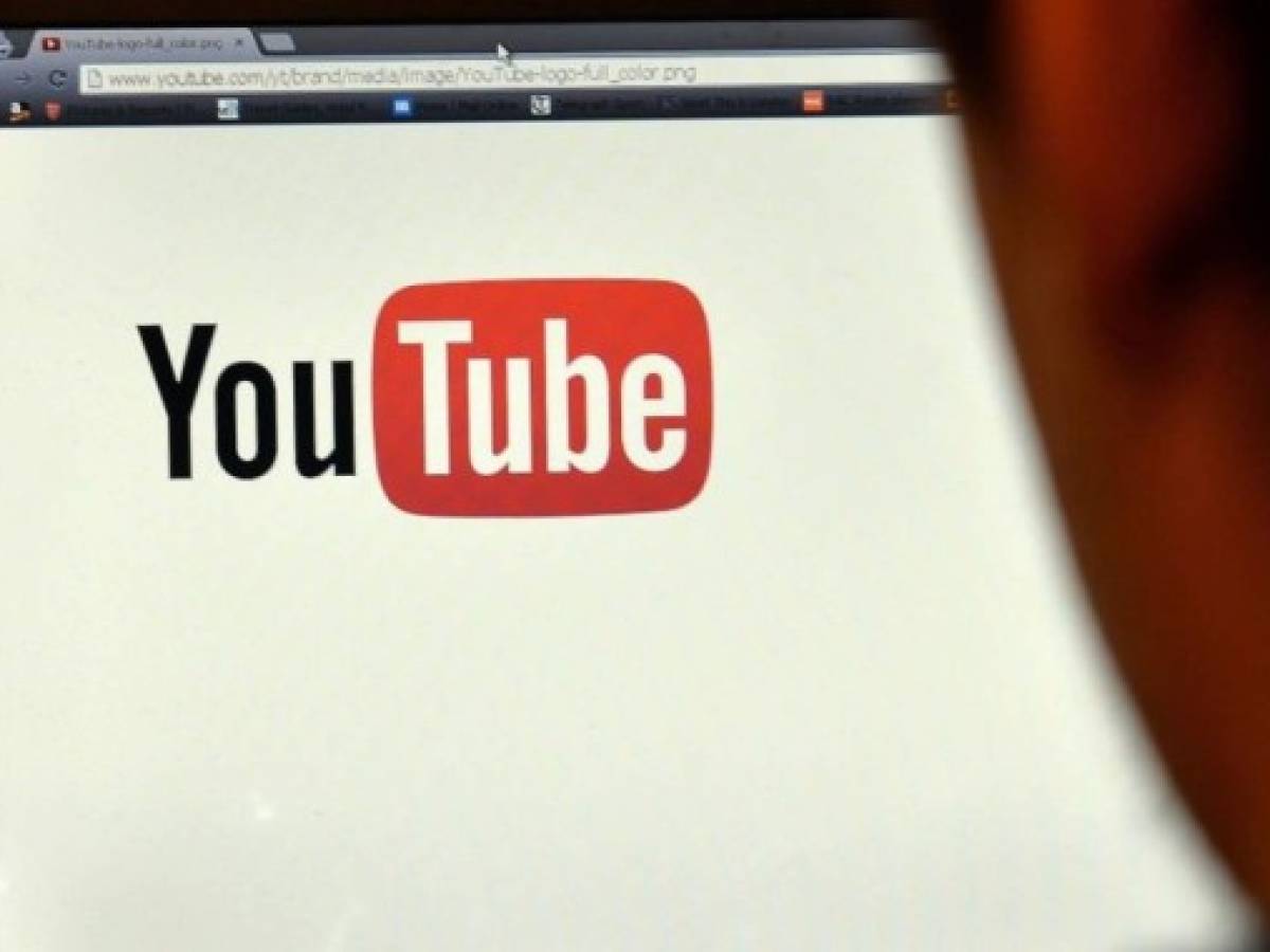 YouTube combate noticias falsas, apoya el periodismo