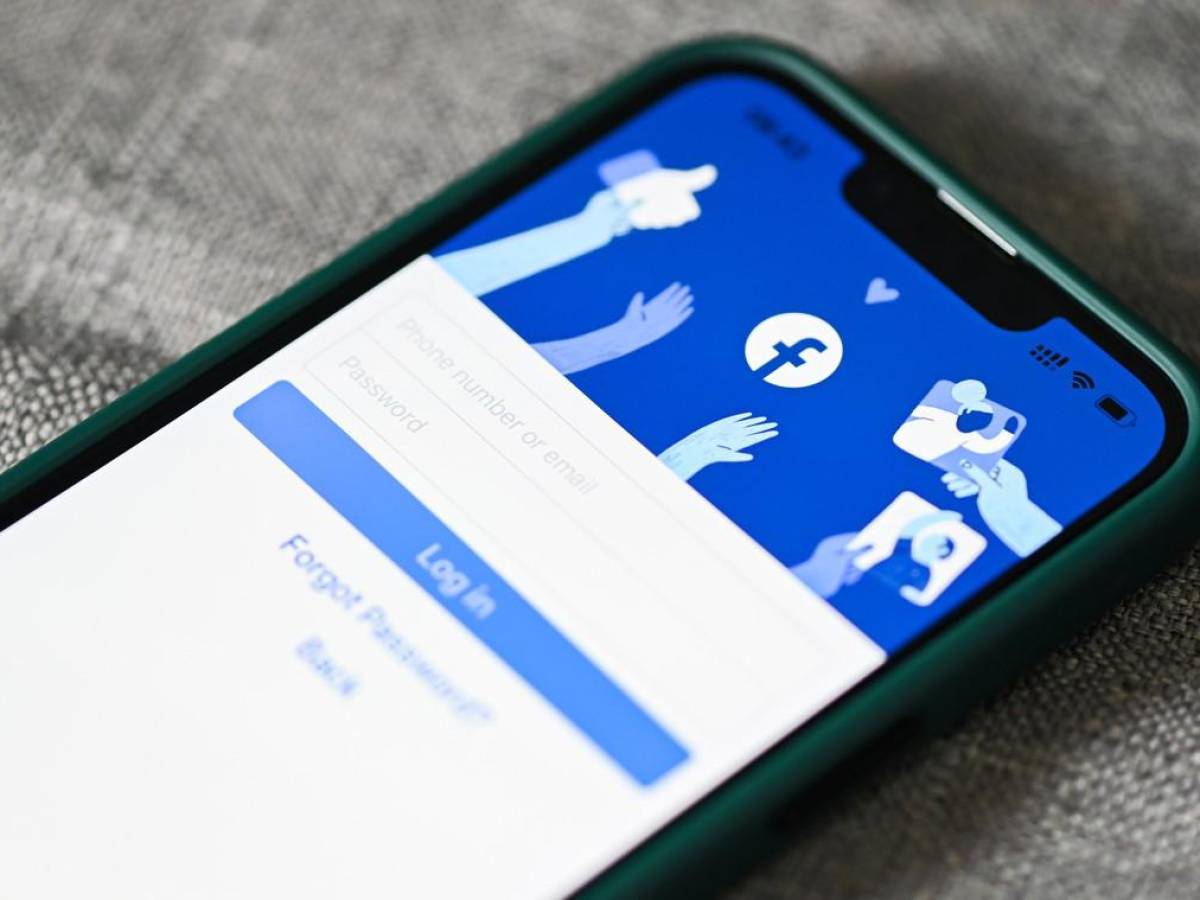 Facebook ya permite administrar varios perfiles en una misma cuenta