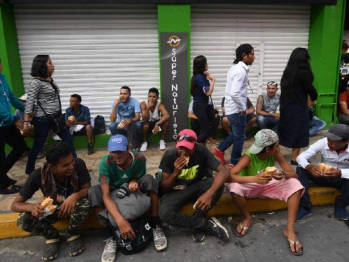 Trump dice que hará todo lo posible para detener a migrantes hondureños