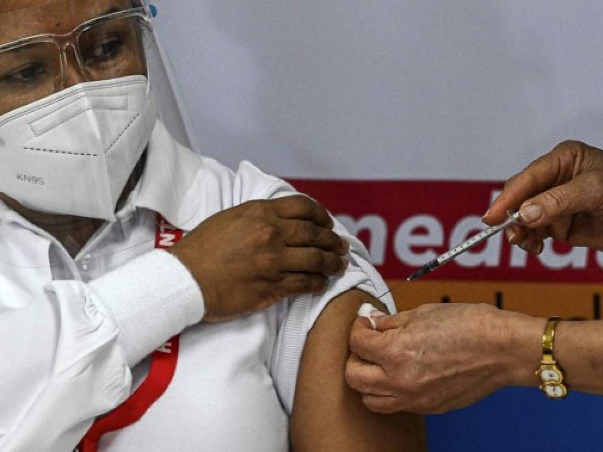 Panamá logra vacunar contra el covid-19 a 641 personas en el primer día