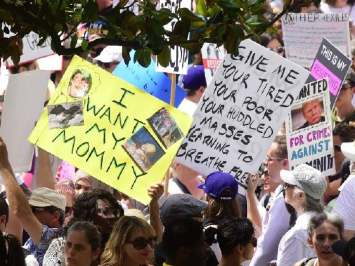 Protestas en todo EEUU contra la dura línea antiinmigrantes de Trump
