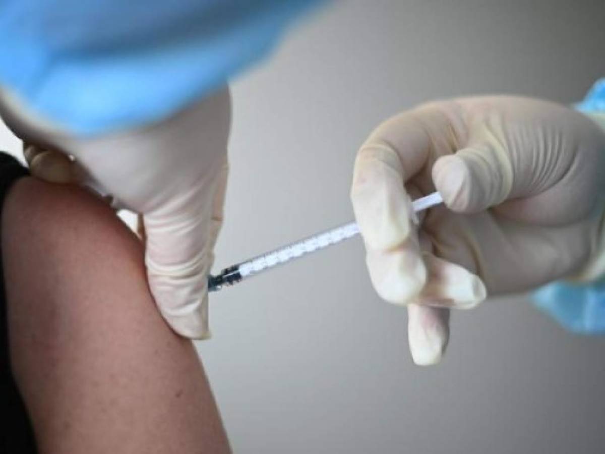 Panamá da primer paso para vacunar a los adolescentes