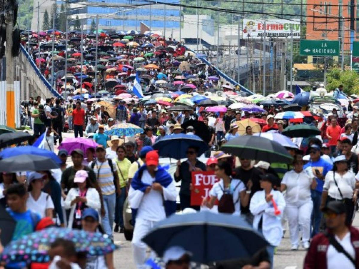 Honduras: Médicos y docentes hondureños suspenden protestas