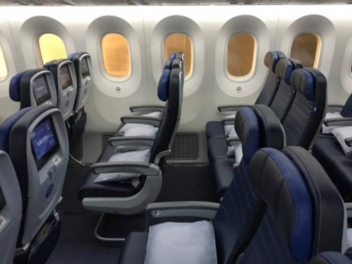 El WiFi en los aviones está desconectando las pantallas en los asientos