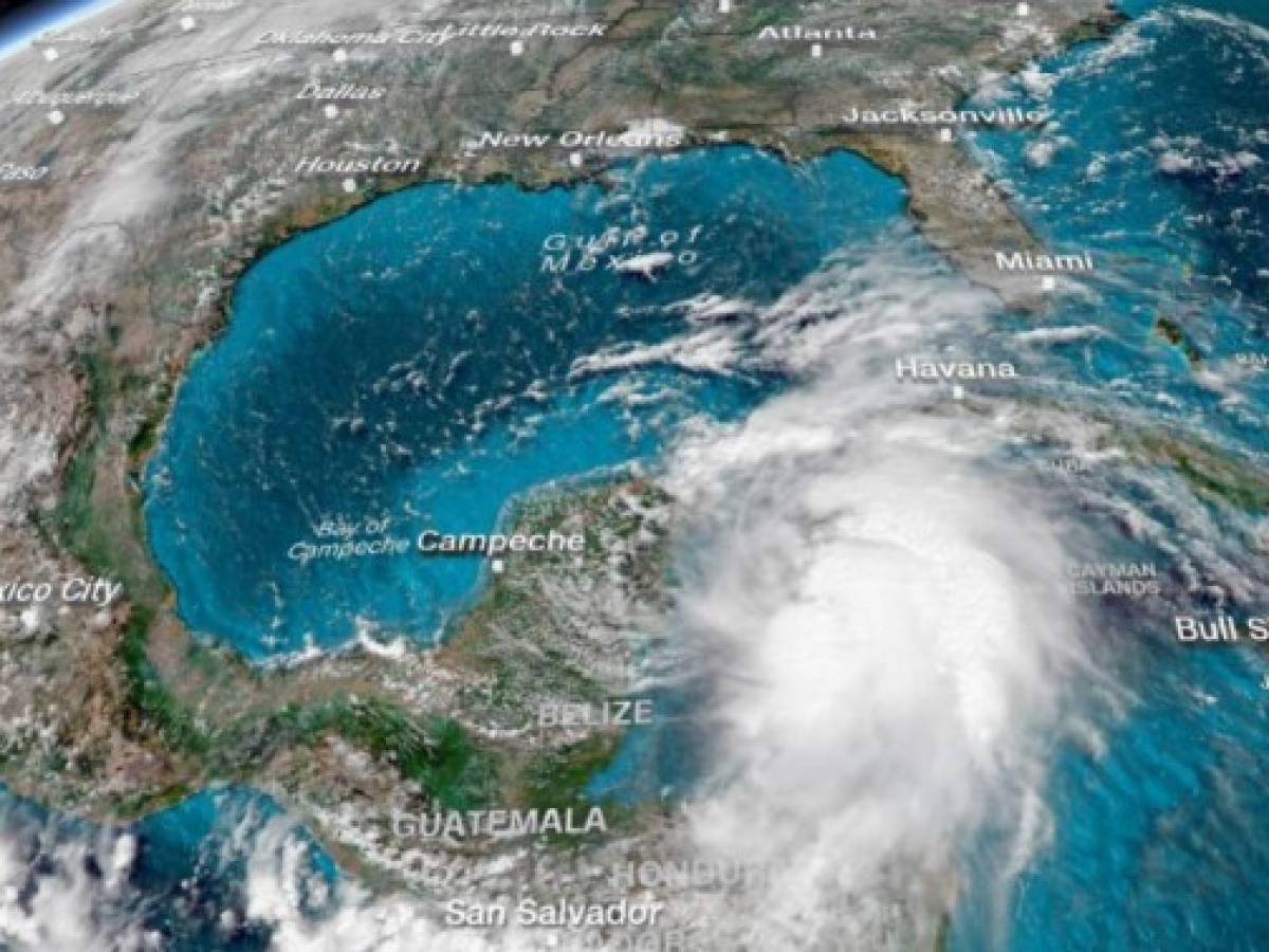 Florida se prepara para golpe de Michael como huracán de categoría 3